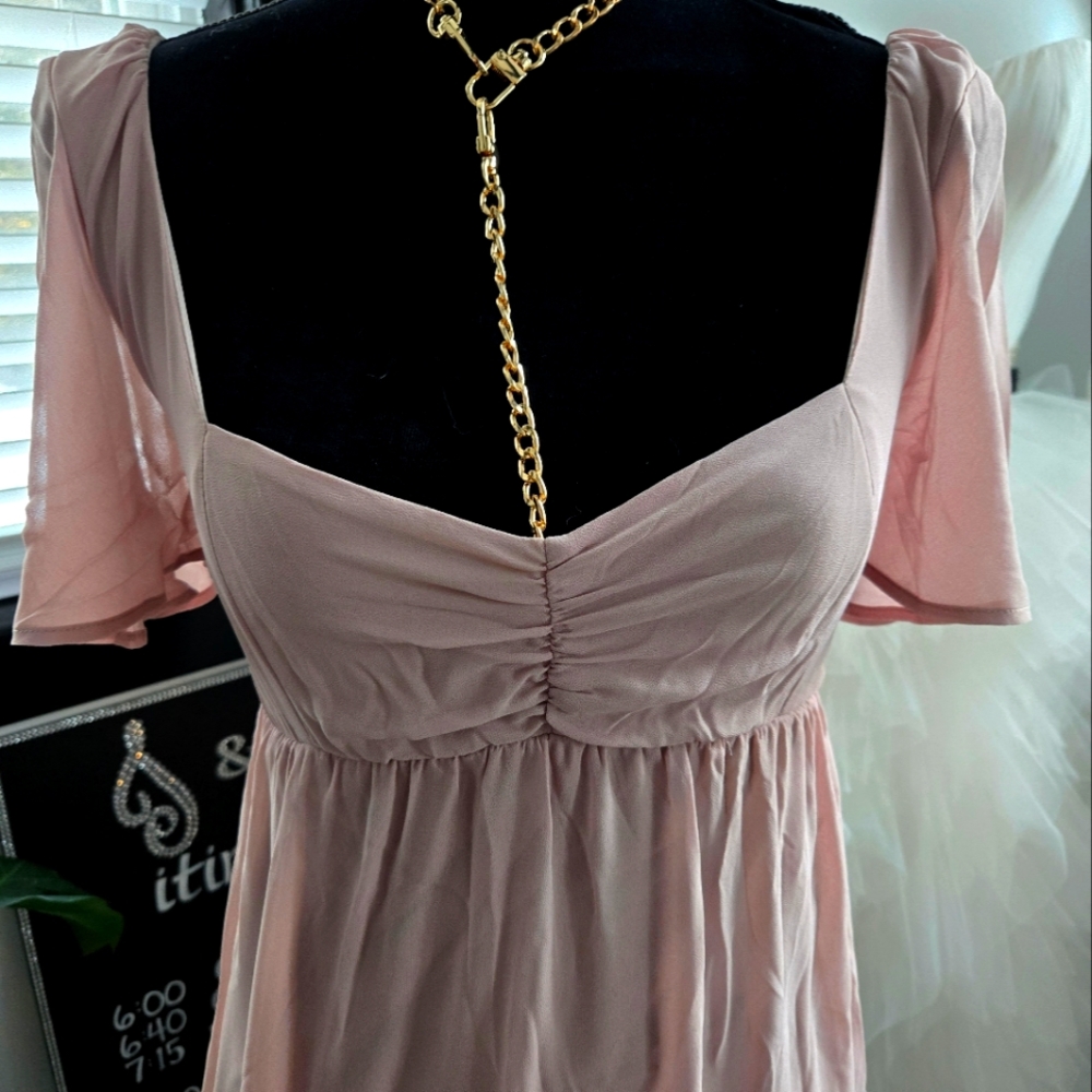 Elegant Pink Dress with Chain Detail